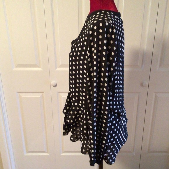 Elle polka Dot ruffle blouse  Sz Medium - Picture 2 of 5